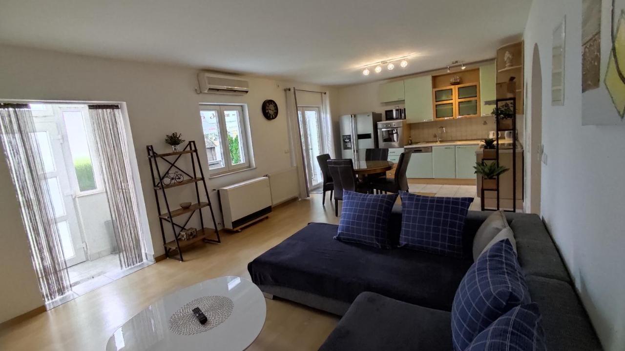 Apartment Garden Residence With Private Parking สปลิท ภายนอก รูปภาพ